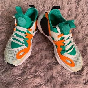 Nike Huaraches size 5y